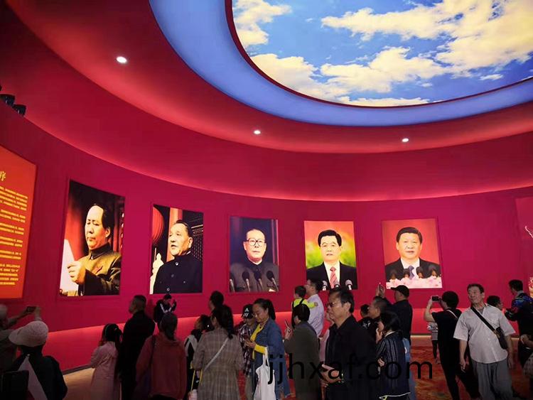 其林(lin)貝(bei)爾(er)的(de)産品(pin)齣現(xiàn)在中華(hua)人(ren)民(min)共咊(he)國(guo)成(cheng)立70週(zhou)年(nian)大(da)型(xing)成就展中